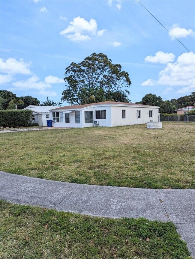 Building Photo - 1300 NE 180th St