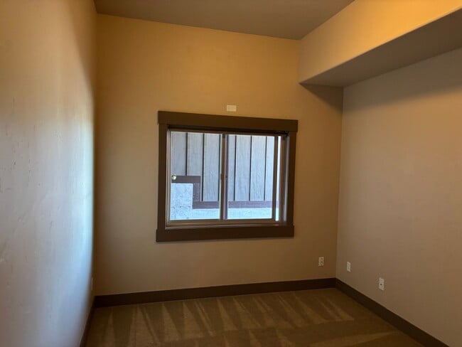 Building Photo - Single Story Home with Great Views!