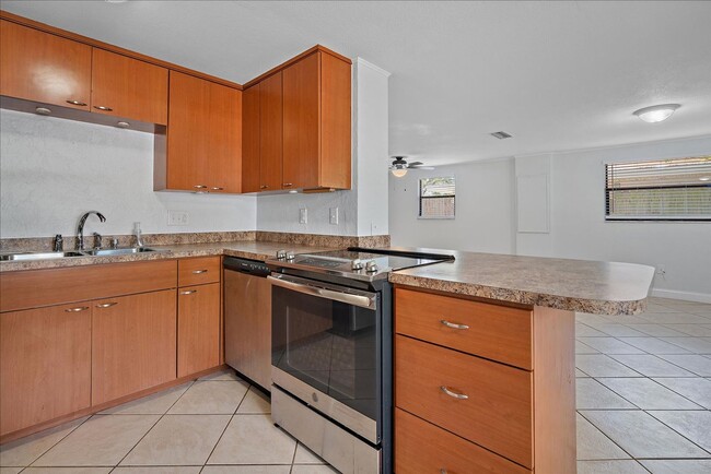 Building Photo - Annual Unfurnished Rental Available - 3 Be...