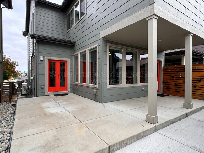 Building Photo - 6771 Larsh Dr