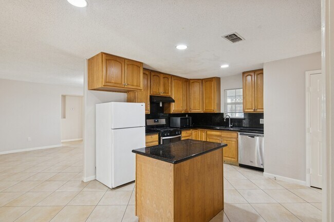 Building Photo - 1861 Dolphin Dr