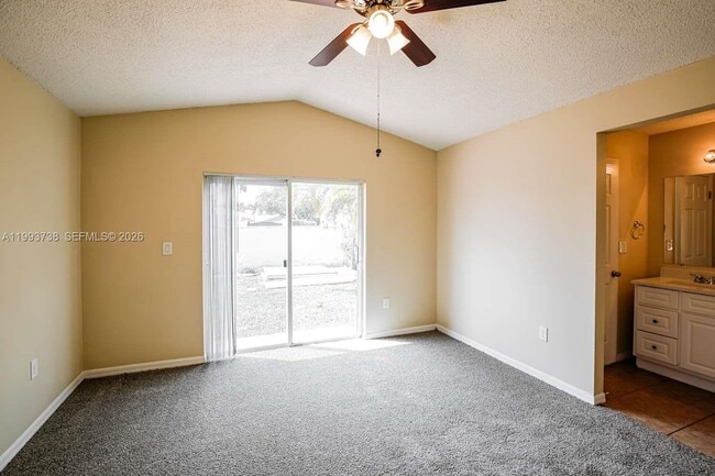 Building Photo - 1906 SW 123rd Ave