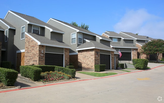 Building Photo - Waterchase Gardens