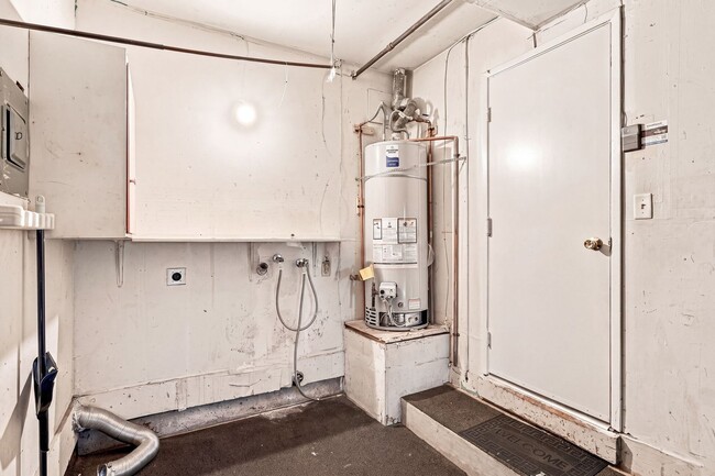 Building Photo - 6741 Altiplano Way