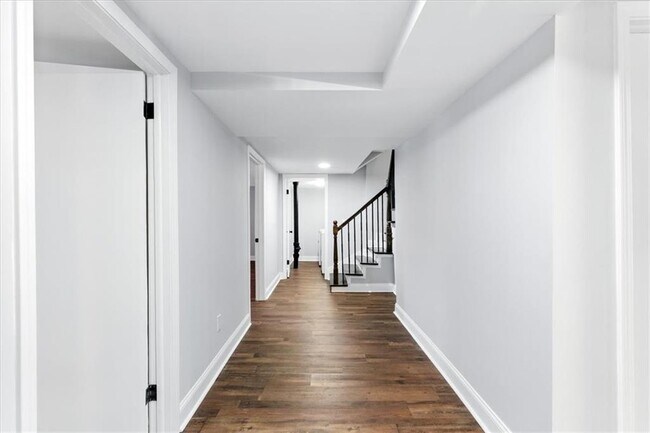 Building Photo - 893 Woodmere Dr NW