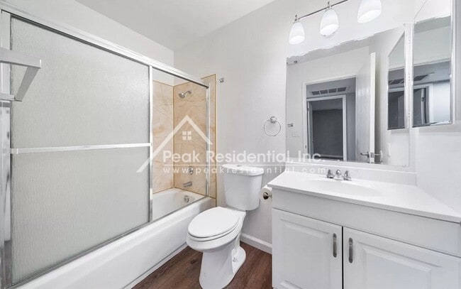 Building Photo - Updated 2bd/2ba Foothill Farms Duplex With 1 Car Garage