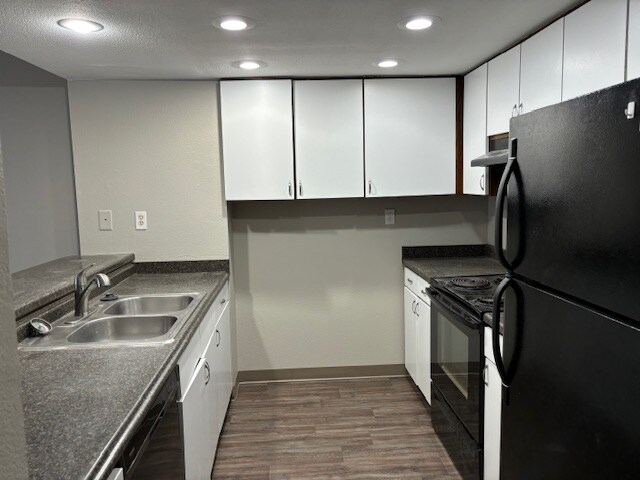 Building Photo - 2443 Lexington Village Ln