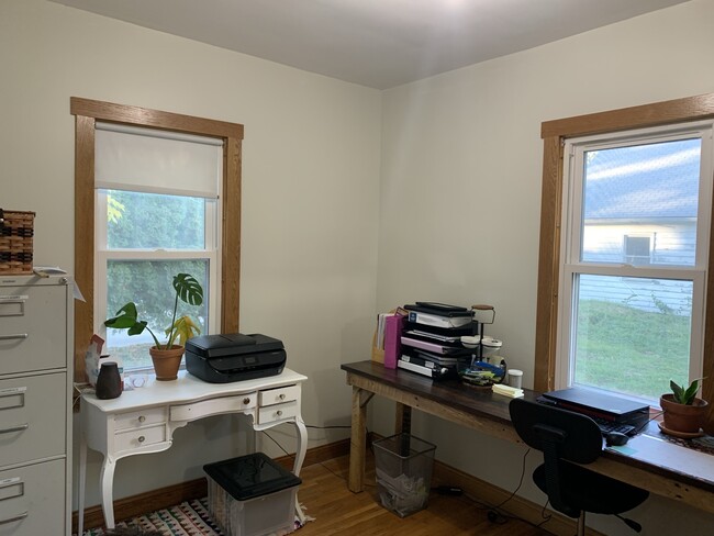 Building Photo - 1412 Rainbow Dr