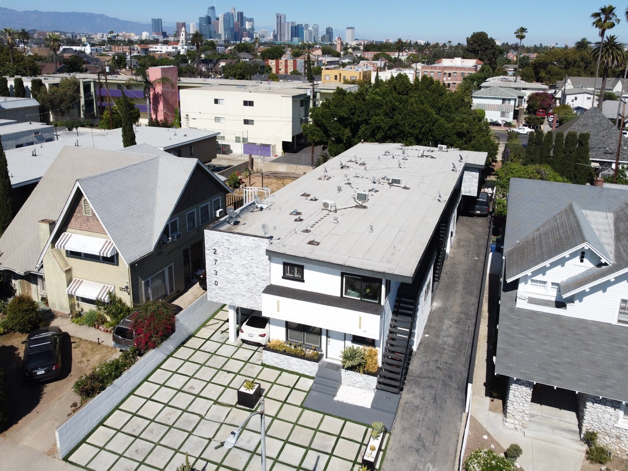 Building Photo - 1321 W 36th Pl