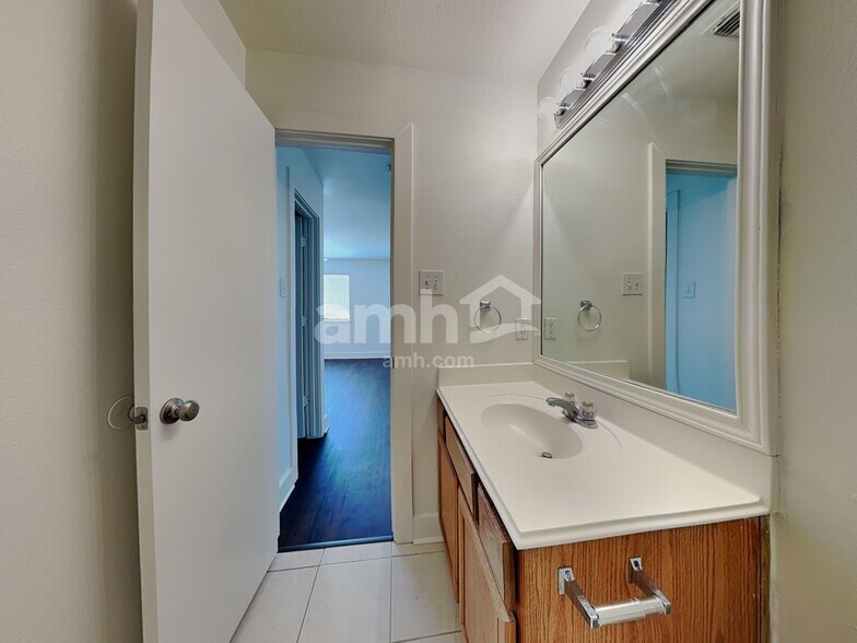 Building Photo - 19715 Hidden Shadow Ln