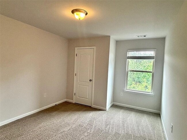 Building Photo - 1700 Paxton Dr SW