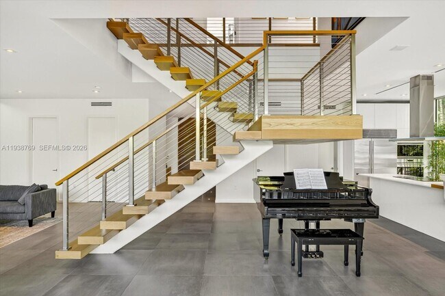 Building Photo - 201 Palm Ave