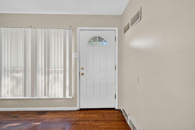 Building Photo - 3 Bedroom Ranch Style Home In Dellwood