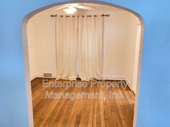 Building Photo - 451 S Reese St