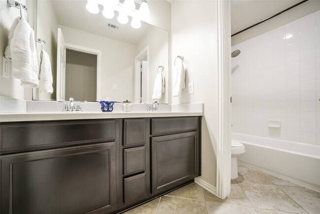 Building Photo - 2718 Misty Laurel Ct