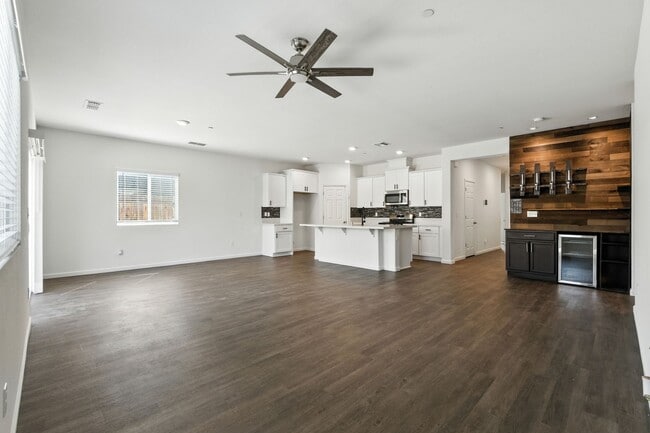 Building Photo - Modern, solar-ready, 3 bed / 2 bath House ...