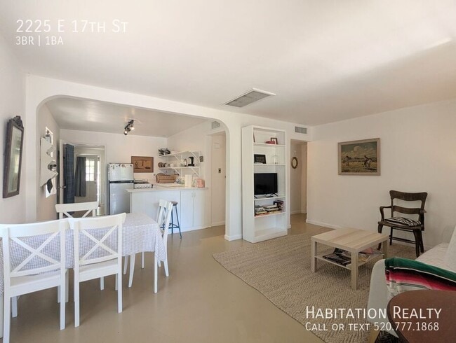 Building Photo - 2225 E 17th St