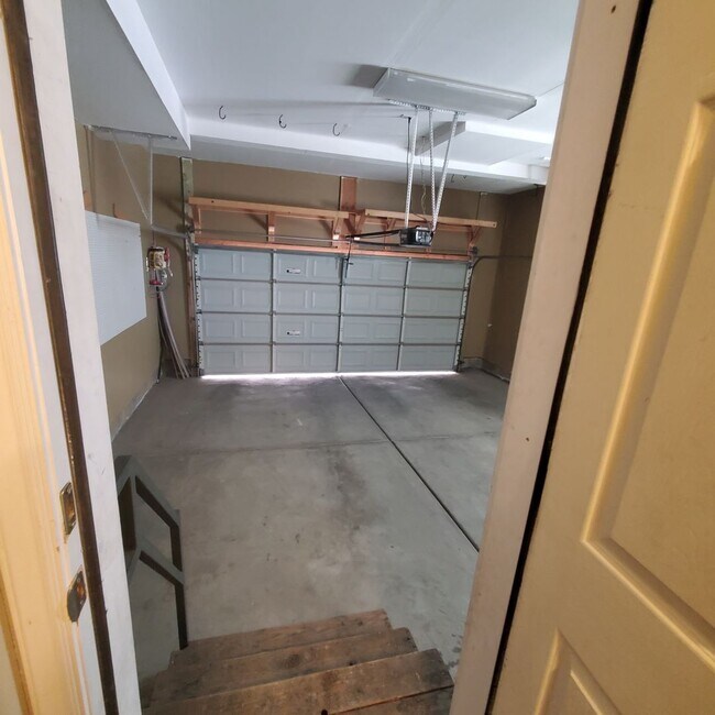Building Photo - Incredible Lehi Townhouse