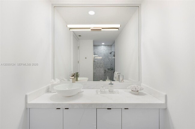 Building Photo - 5959 Collins Ave