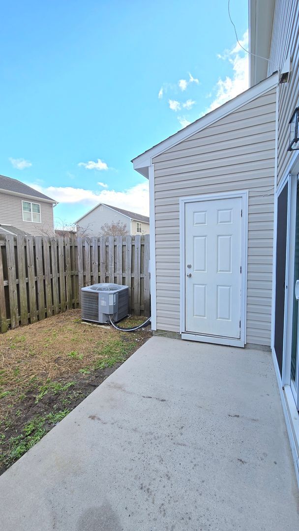 Building Photo - SAYLOR'S WATCH - 3 Bedroom Townhome in Monkey Junction/South Wilmington!