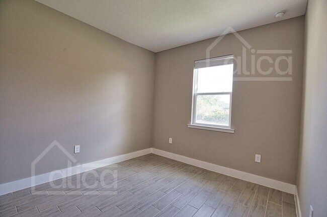 Building Photo - 3957 Constitution Dr