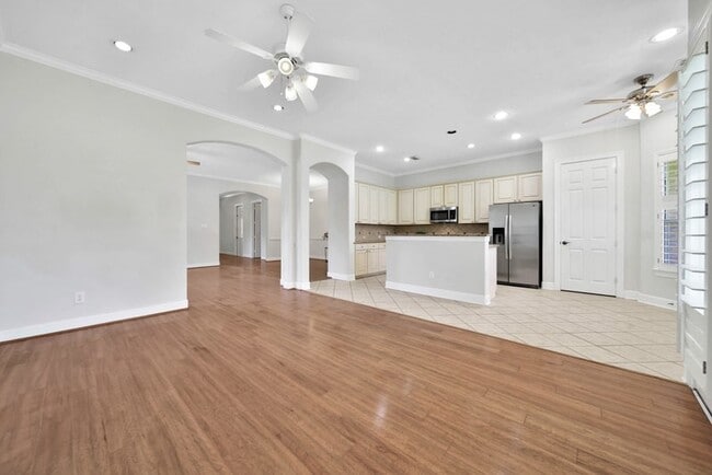 Building Photo - 6523 Monrovia Ln