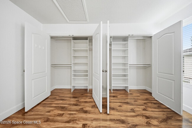 Building Photo - 2605 S Park Ave