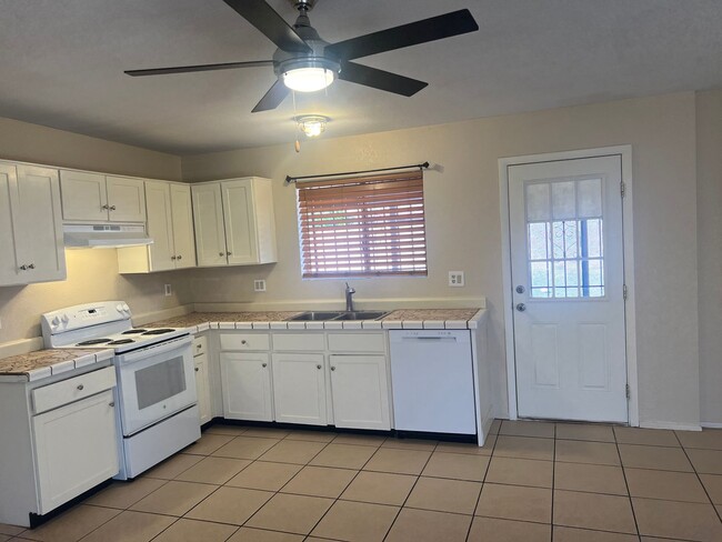 Building Photo - 3 Bedroom/ 2 Bath Home Near Mission & Valencia