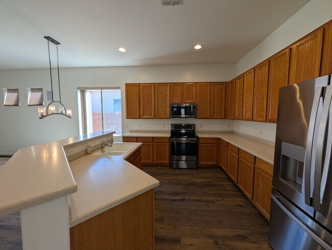 Building Photo - 4 bedroom 2 Bathroom Cooper Commons Home
