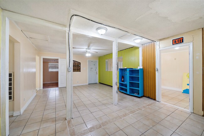 Building Photo - 5639 Overdale St