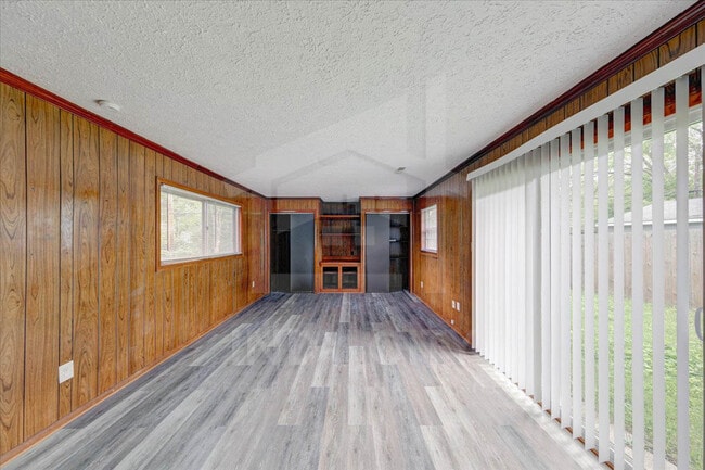 Building Photo - 4007 Downes Dr