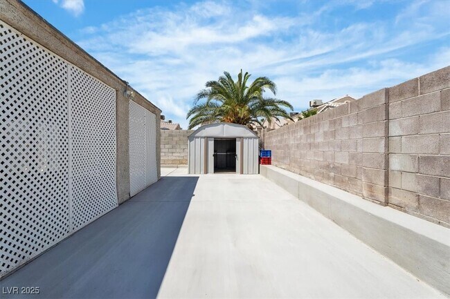 Building Photo - 8200 Cimarron Ridge Dr