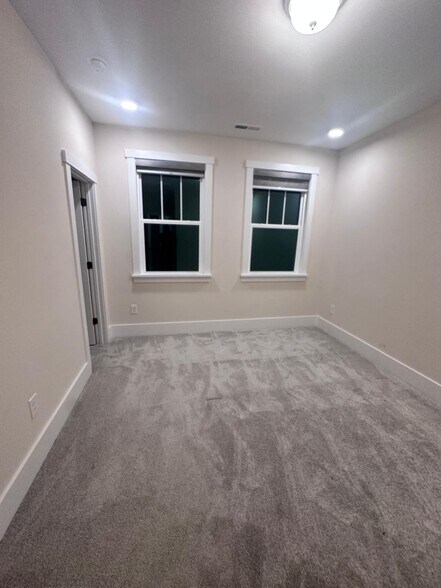 Building Photo - 113 Crested Coral Dr