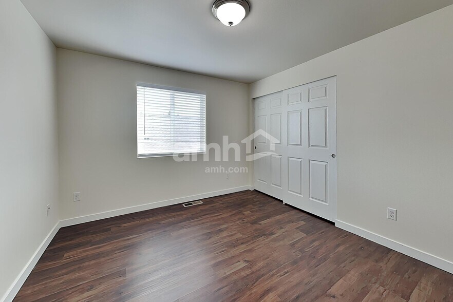 Building Photo - 16627 Greenleaf Ave SE