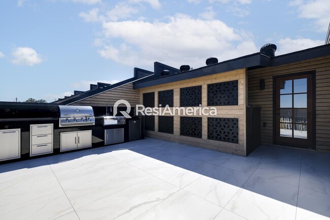 Building Photo - MOVE-IN SPECIAL! Beautiful modern 4 bedroo...