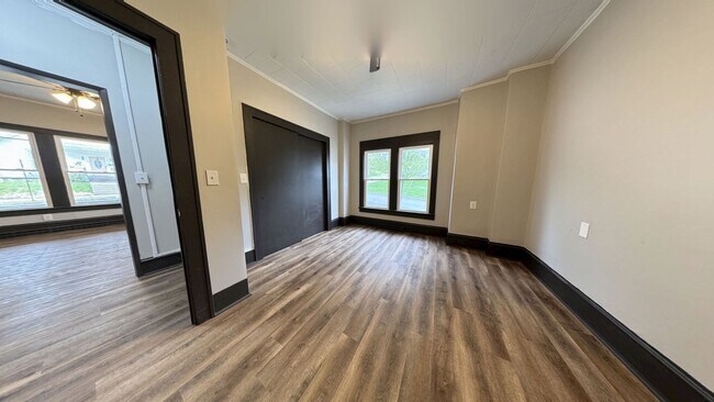 Building Photo - 606 Randolph St