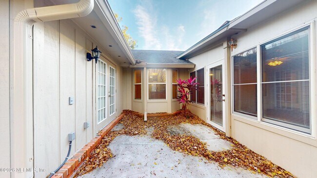 Building Photo - 2217 Hammock Oaks Dr N