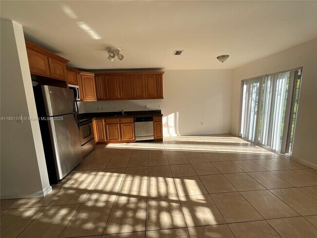 Building Photo - 1540 NW 45th St