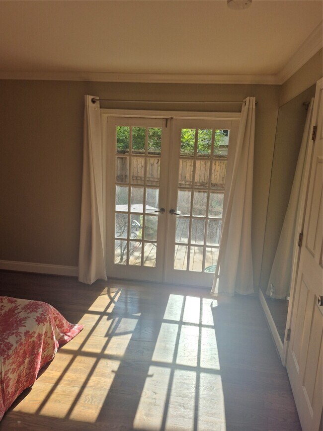Building Photo - 1601 S Shepherd Dr