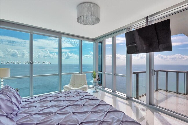 Building Photo - 17121 Collins Ave
