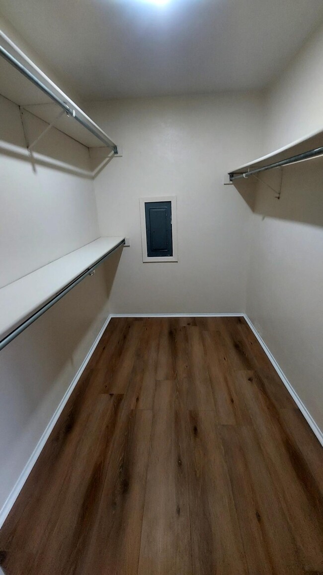 Tis Walk-In Closet is 8' Deep - 5538 W Ridgecreek Dr