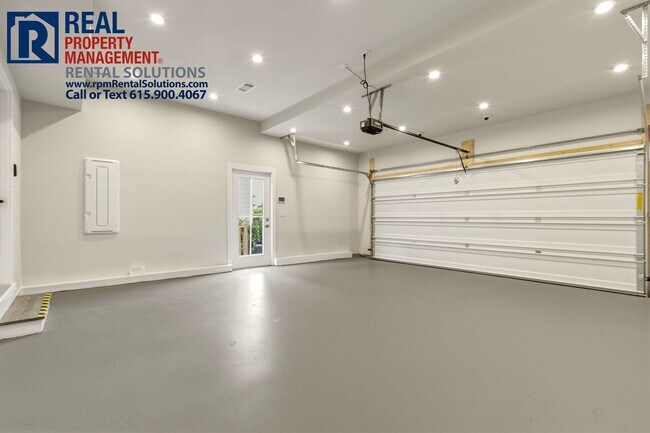 Building Photo - Great 4 bd 2.5 ba with attached garage and large deck!