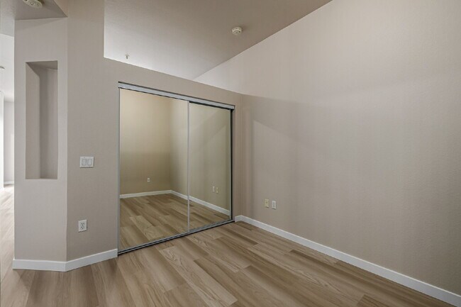 Building Photo - A Great modern 2 Bed / One bath for rent