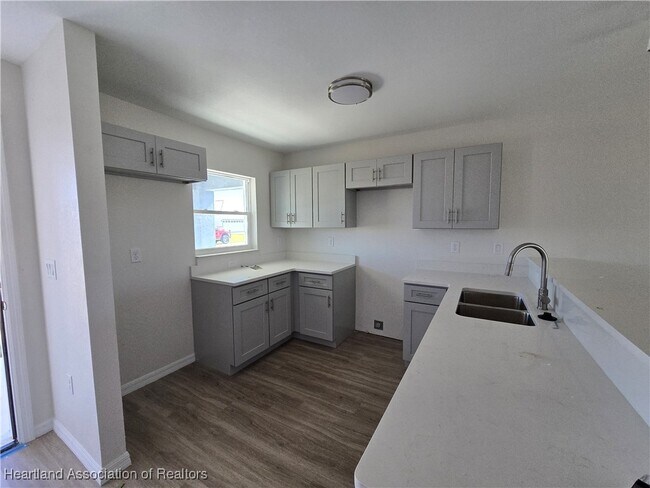 Building Photo - 6818 San Benito Dr