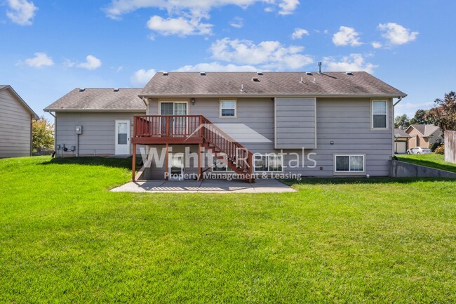 Building Photo - 3 bedroom 3 bath home in the Maize School ...