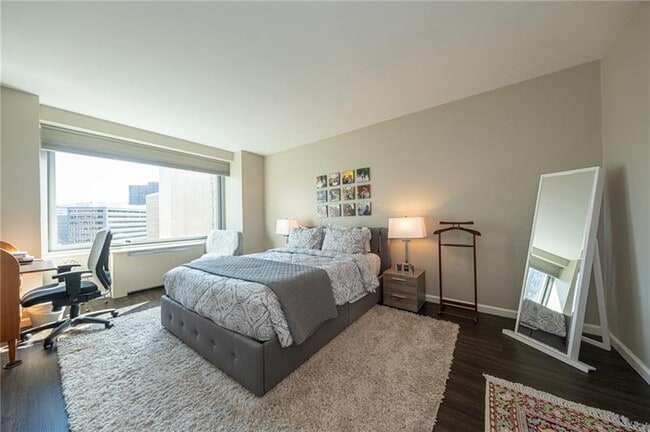 Building Photo - 320 Fort Duquesne Blvd