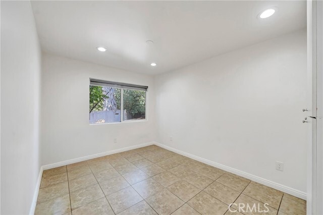 Building Photo - 10163 Petit Ave