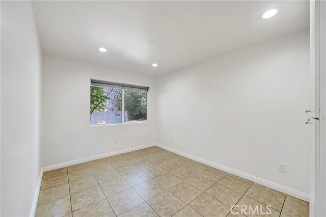 Building Photo - 10165 Petit Ave