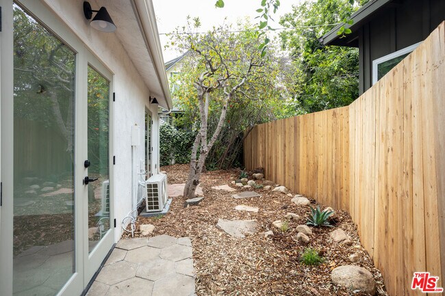 Building Photo - 4949 Sycamore Terrace