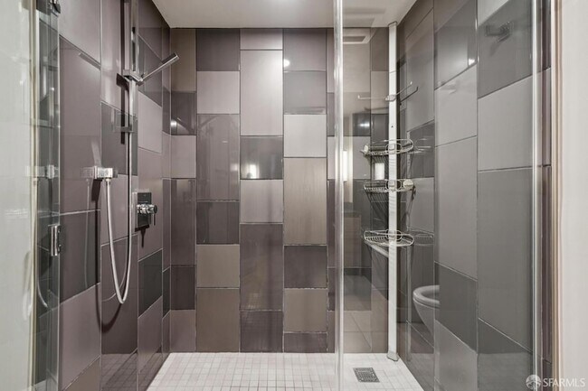 Building Photo - 708 Long Bridge St